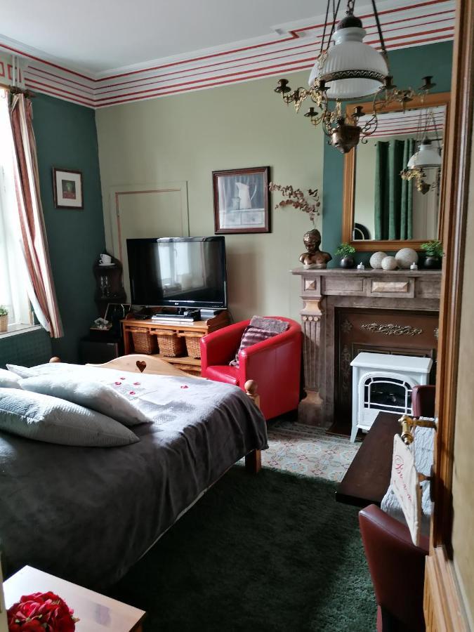 Maison D'Hote Les Notes Endormie Chambre Secrete Berzee Buitenkant foto